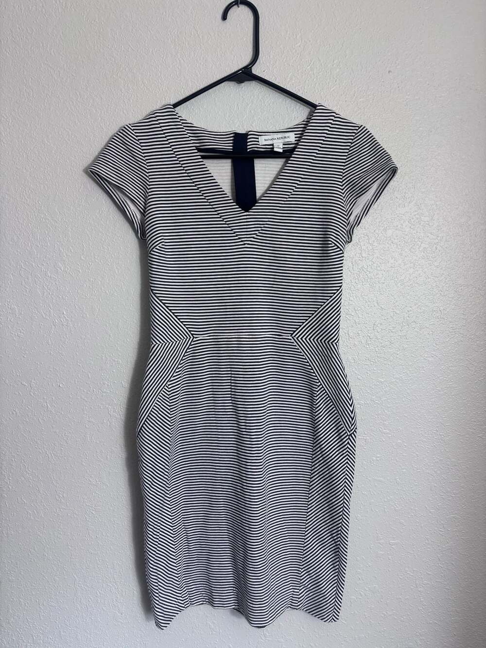 Banana Republic Striped Ponte Dress Navy White V-Neck Cap Sleeve, Office wear